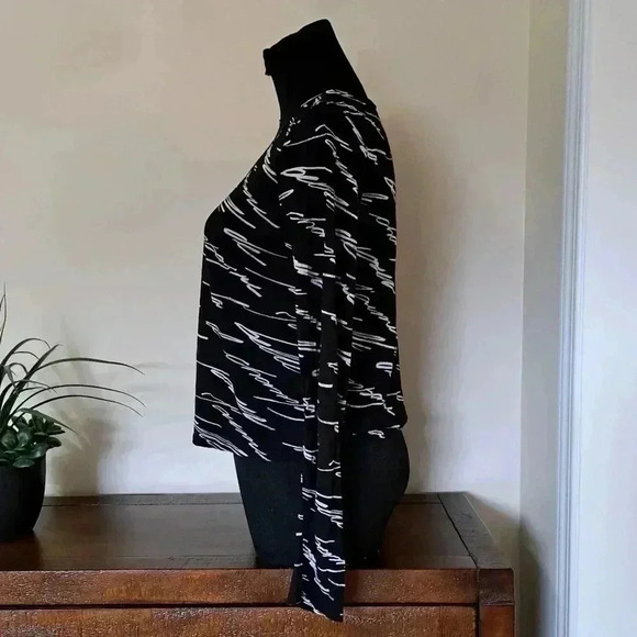 ❤️ Dynamite Long Sleeved Cropped  Top - Picture 2 of 10